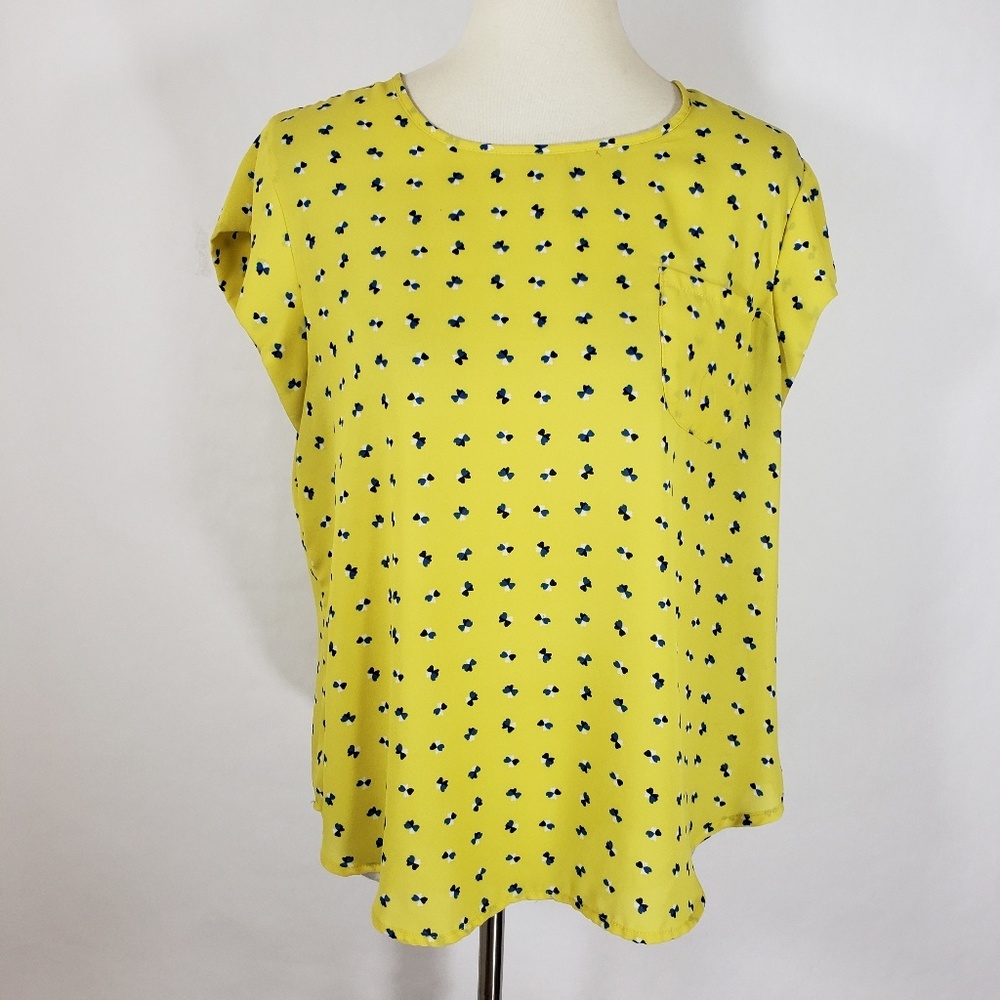 SOLD Lily White Yellow Short Sleeve Pocket Top - Picture 2 of 8